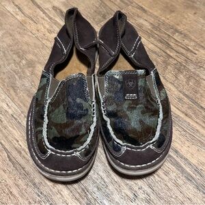 Women’s size 8.5 Camo Ariat Cruises slip on shoes
